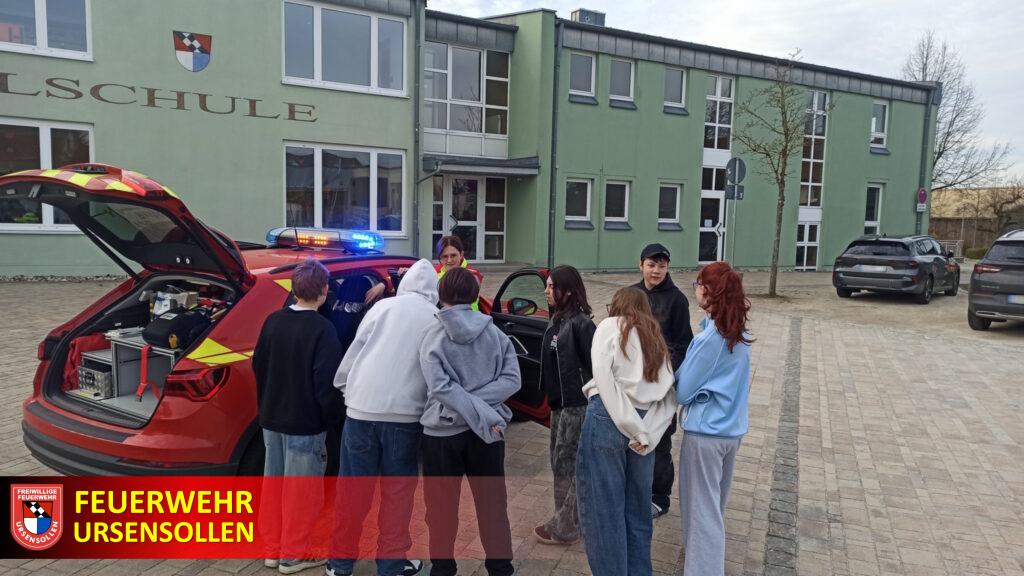 First Responder zu Besuch bei den Schulsanitätern